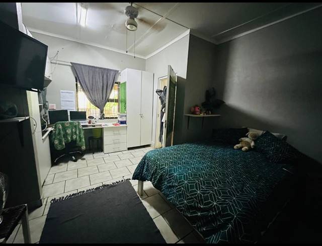 6 BEDROOM HOUSE FOR SALE IN PRIMROSE EAST